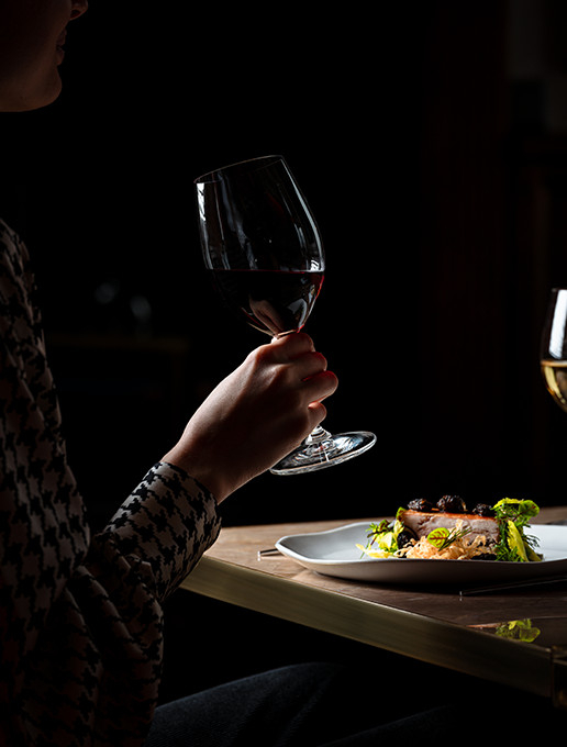 Tasting of a wine pairing during a special Mother’s Day dinner at the Dans le Noir ? restaurant